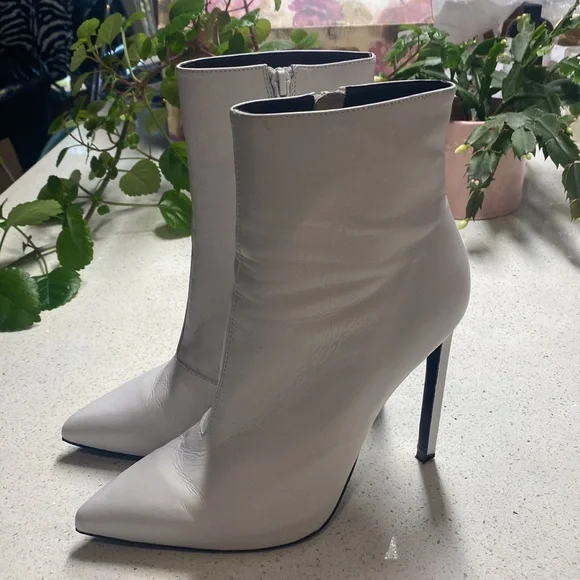 Tony Bianco White Leather Ankle Boots - Picture 16 of 16